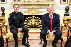Americký prezident Donald Trump přijal v Bílém domě šestnáctiletého plavčíka Rydera Williamse.