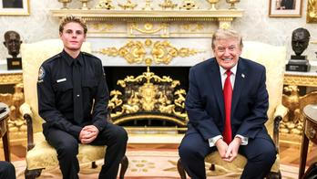 Americký prezident Donald Trump přijal v Bílém domě šestnáctiletého plavčíka Rydera Williamse.
