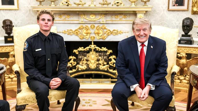 Americký prezident Donald Trump přijal v Bílém domě šestnáctiletého plavčíka Rydera Williamse.