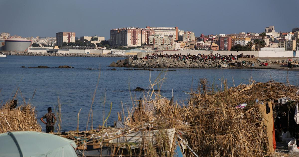 Ceuta staví stany jako dočasné ubytování pro zhruba 1500 migrantů
