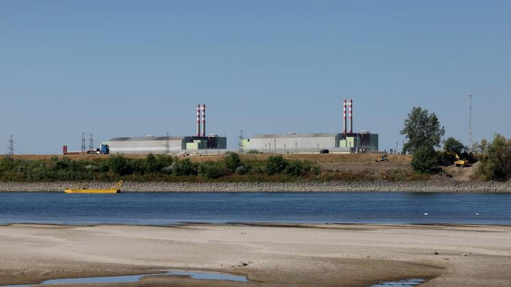 Hungary prepares barges and starts riverbed works to avert plant shutdown