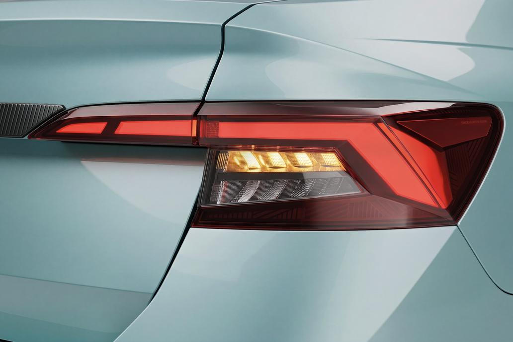 Škoda je v Indii zodpovědná za rozvoj koncernu VW, Slavia má i sourozence s jeho logem. Dá se očekávat, že modernizace v budoucnu nemine ani ho.