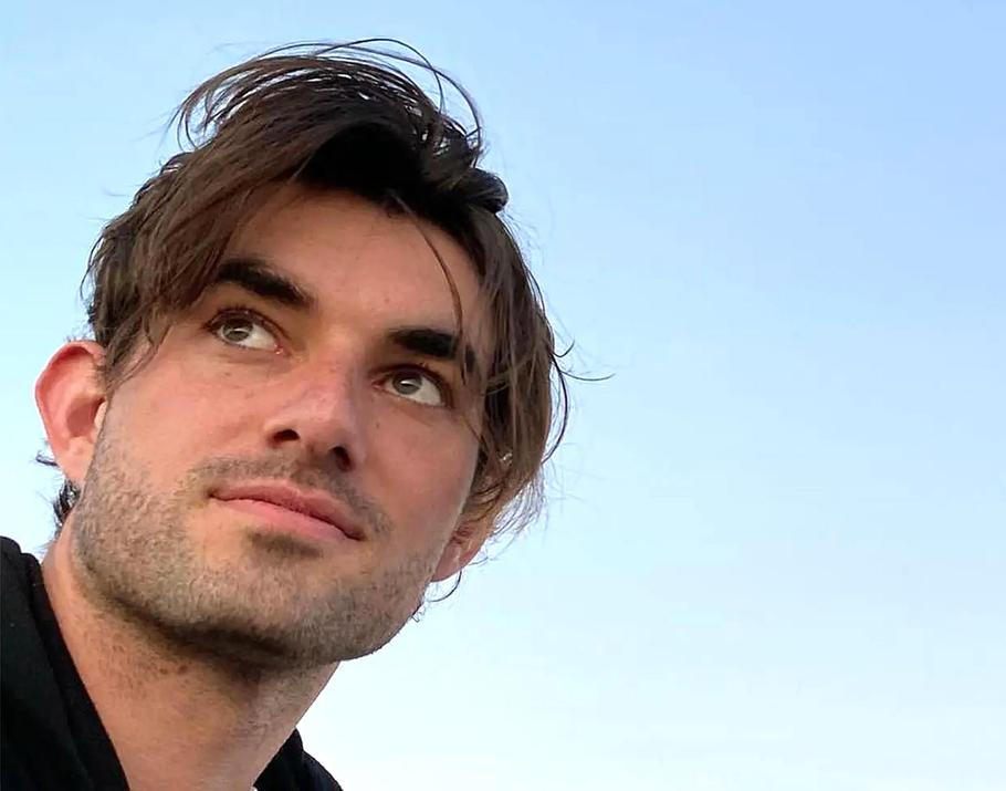 Conor Kennedy podle vlastních slov neměl předchozí vojenské zkušenosti.