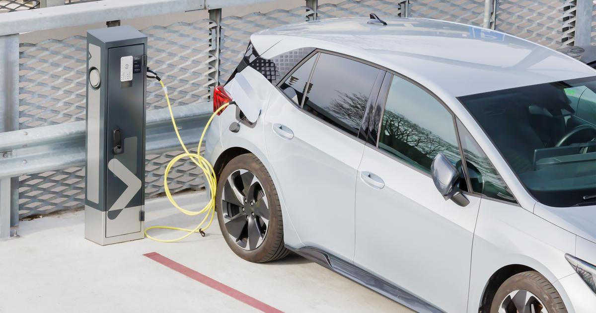 Belgická překážka pro majitele elektromobilů. Na střeše nákupního centra už nezaparkují