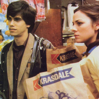 Robby Benson a Kim Cattrallová ve filmu Hold (1980).