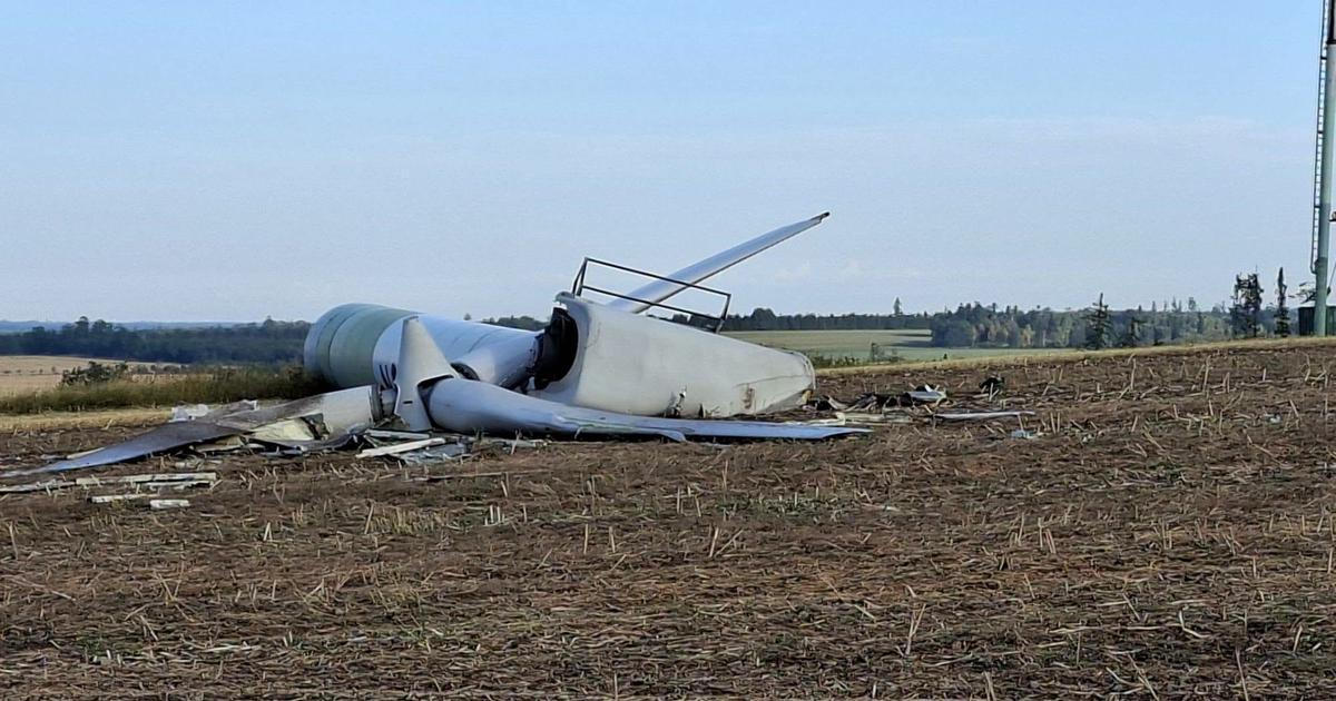 Policie vyšetřuje pád větrné elektrárny u Potštátu jako obecné ohrožení