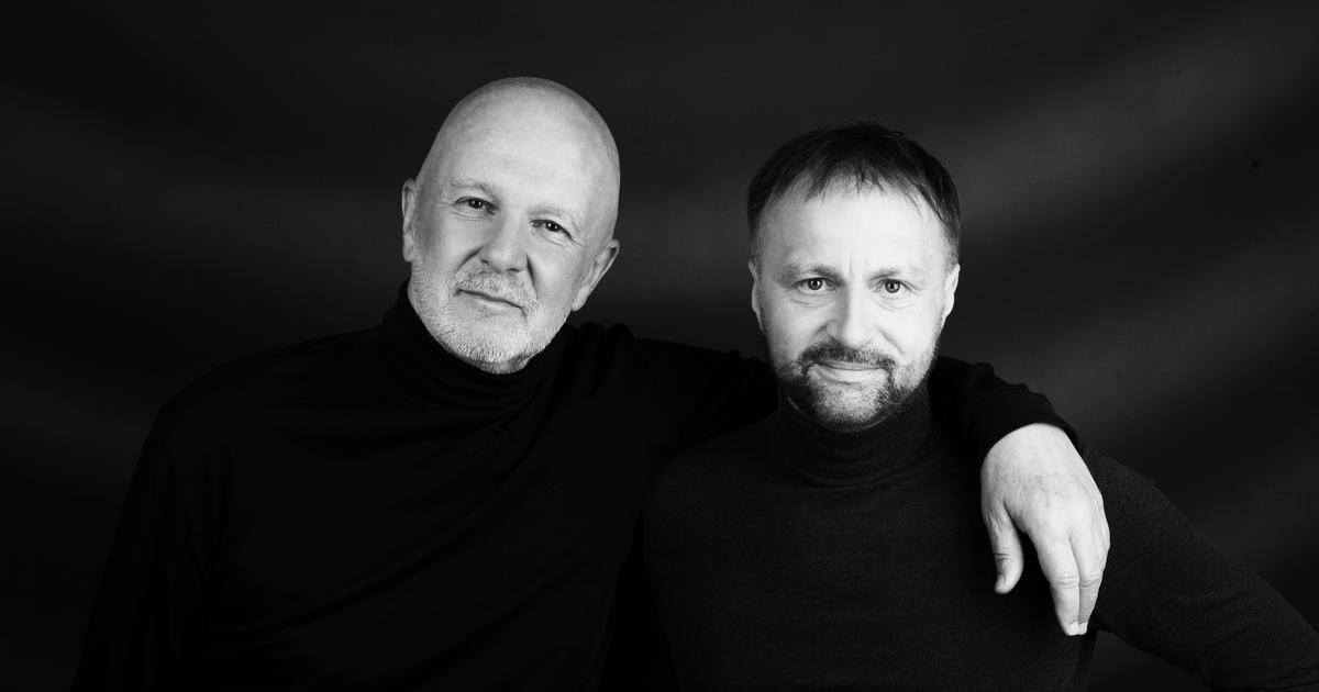 V kouři zahalená píseň Doba je divná předznamenává autorské album Soukupa a Zimy