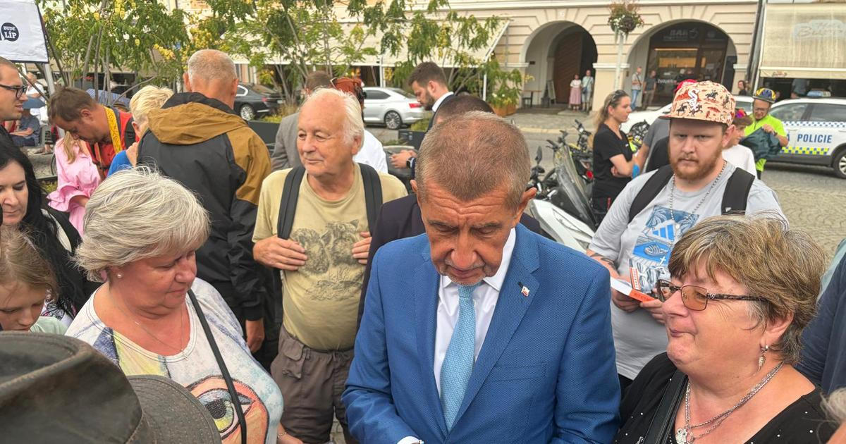 ANO na jihu: Pískot i skandování estébák. Babiš mluvil o „dvou miliardách v pr*deli“