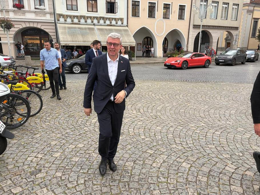 Karel Havlíček při příchodu na akci ANO v Českých Budějovicích.
