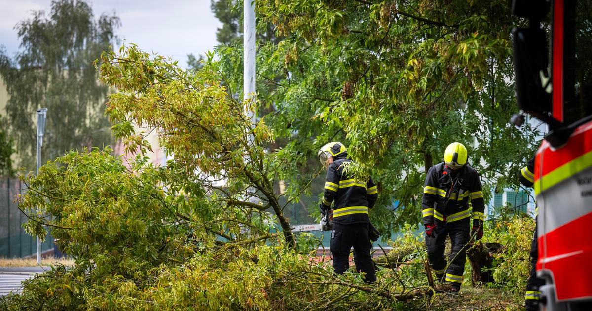 Po bouřkách na jihu Moravy je bez elektřiny zhruba 4500 odběrných míst