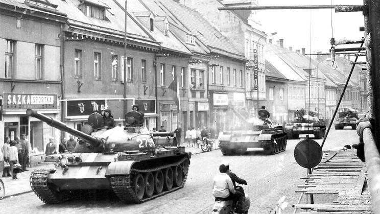 V noci z 20. na 21. srpna 1968 vpadla do Československa vojska Varšavské smlouvy.