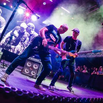 Kapela Vypsaná fixa odehrála ve čtvrtek 20. srpna 2026 koncert v Areálu 7 v pražských Holešovicích, během kterého zároveň pokřtila svoji novou desku Ideál.