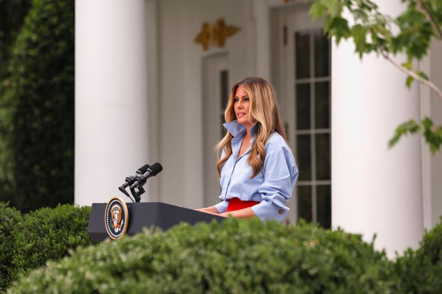 „Zaslechla jsem, že jsem vám chyběla,“ žertovala Melania. Spekulace o asistentce nezmínila