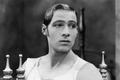 Rudolph Valentino v romantickém dramatu Krev a písek (1922), kde si zahrál španělského matadora.