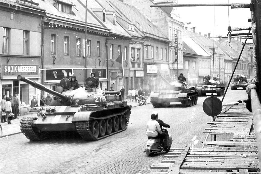 Ruská propaganda se snaží přepsat československou historii, upozorňují experti