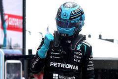 George Russell z Mercedesu slaví triumf ve sprintu na VC Nizozemska F1