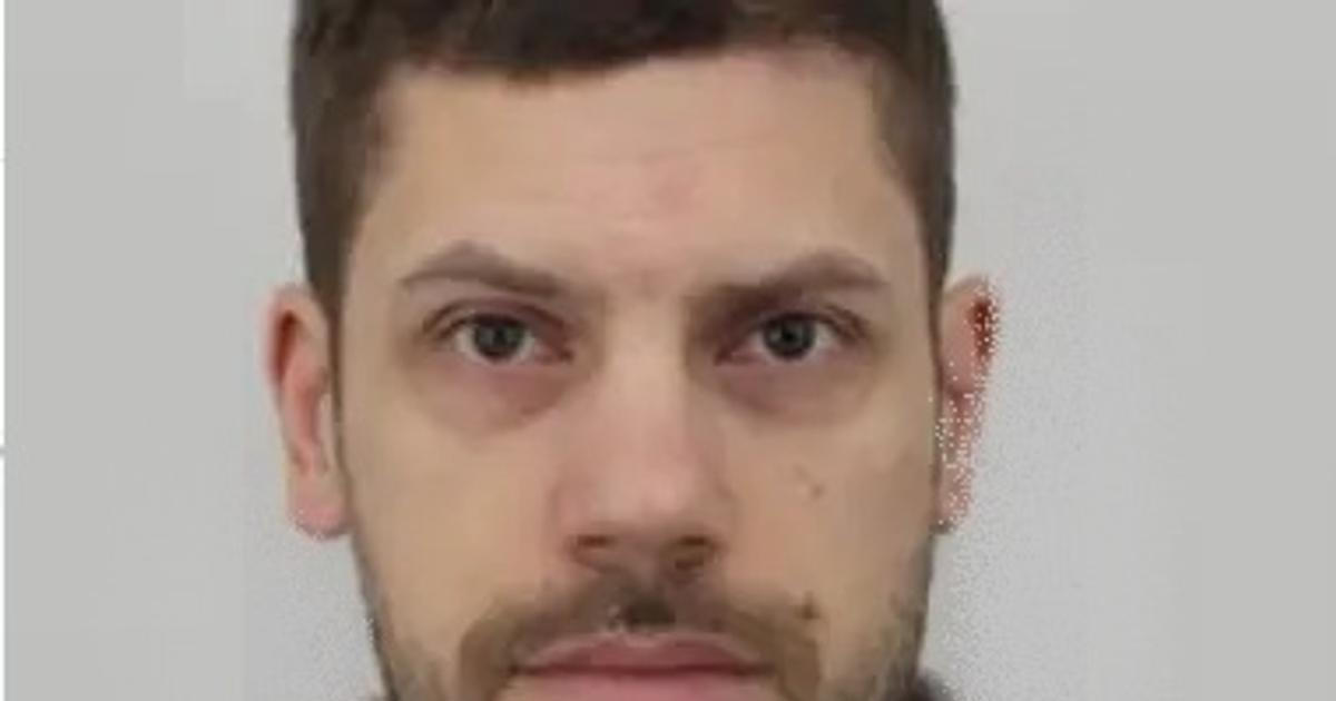 Drama na Karlovarsku: Muž napadl manželku a utekl. Pátrá po něm vrtulník i desítky policistů