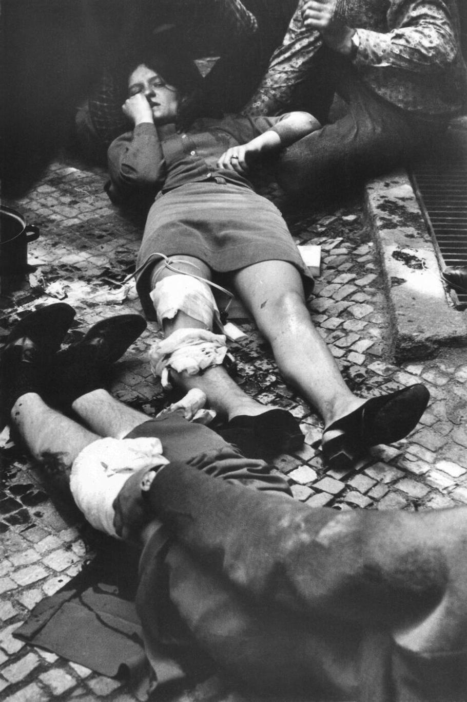 Hedvika Pavelková postřelená během sovětské okupace v roce 1968.
