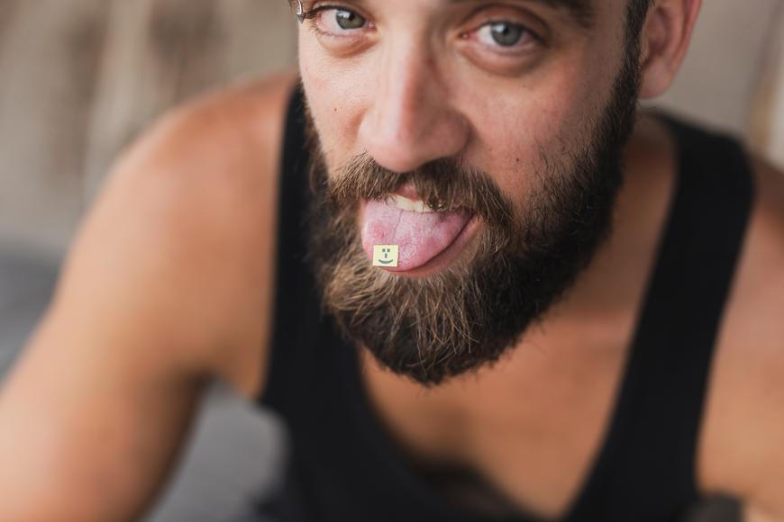 Půlstoletý zákaz končí? Obávaná substance pomáhá tam, kde běžné léky selhaly