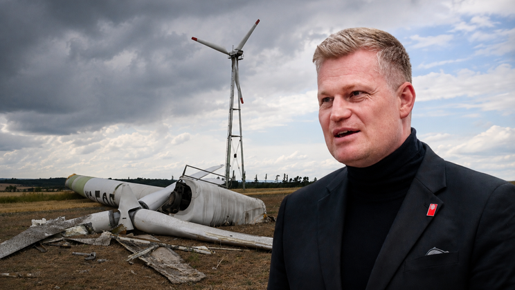 U Potštátu se poprvé v českých dějiných zřítila větrná elektrárna. Pád nabírá i politickou rovinu, mj. kvůli protizelené politice vládních Motoristů. Filip Turek, který patří k výrazným kritikům větrné energetiky, ho vnímá až symbolicky.