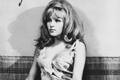 Olga Schoberová jako krásná komiksová hrdinka Jessie v české crazy komedii scenáristické dvojice Vorlíček–Macourek Kdo chce zabít Jessii? (1966).