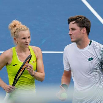 Kateřina Siniaková s Henrym Pattenem v kvalifikaci smíšené čtyřhry na US Open 2026