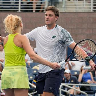 Kateřina Siniaková s Henrym Pattenem v kvalifikaci smíšené čtyřhry na US Open 2026