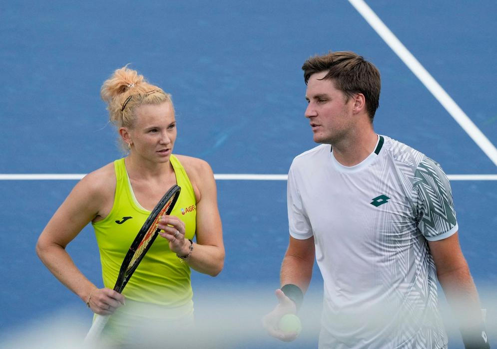 Kateřina Siniaková s Henrym Pattenem v kvalifikaci smíšené čtyřhry na US Open 2026