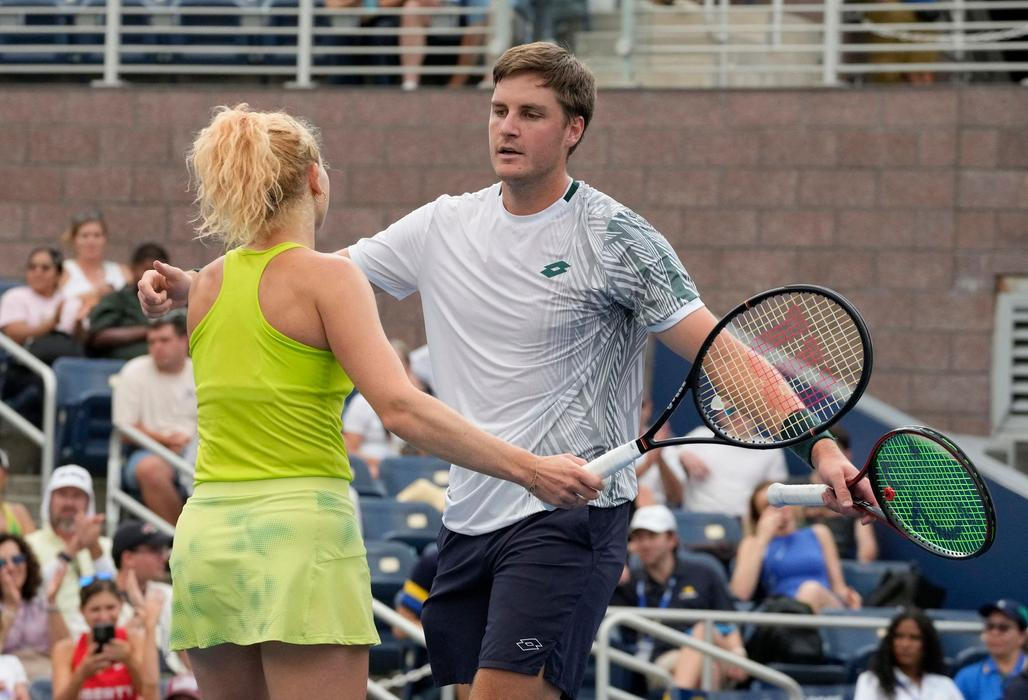 Kateřina Siniaková s Henrym Pattenem v kvalifikaci smíšené čtyřhry na US Open 2026