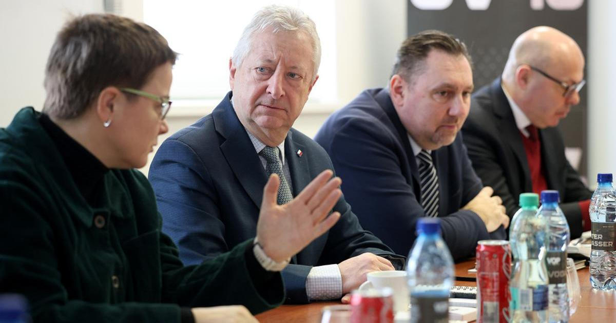 Rozklad ministerstva obrany? Byl Zůnův klíčový spojenec, teď potichu mizí
