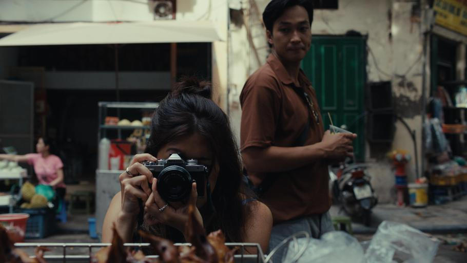 Z natáčení filmu Mezi světy, který režíruje Diana Cam Van Nguyen. Snímek je ponorem do duše vietnamské dívky Mai, která v Česku studuje fotografii.