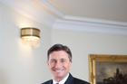 Elegán s dokonalým úsměvem. Slovinský exprezident Borut Pahor teď prodává pyžama.