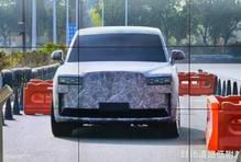 Symbolem automobilové divize měla být kopie Rolls-Royce Cullinan, který se na letošním pekingském autosalonu proháněl ve videu jako zamaskovaný prototyp.