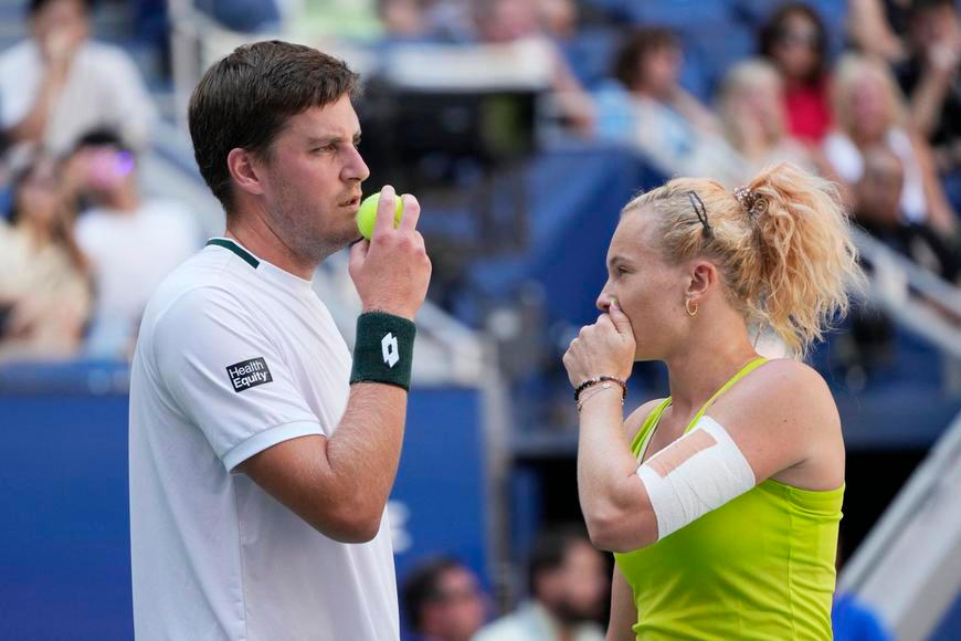 Siniaková, Patten - Sabalenková, Djokovič 1:1. Velký obrat! Rozhoduje super tie-break