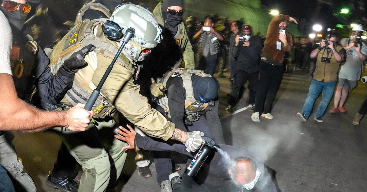 Téměř 50 tisíc zadržených. ICE za Trumpa výrazně rozšířil zátahy