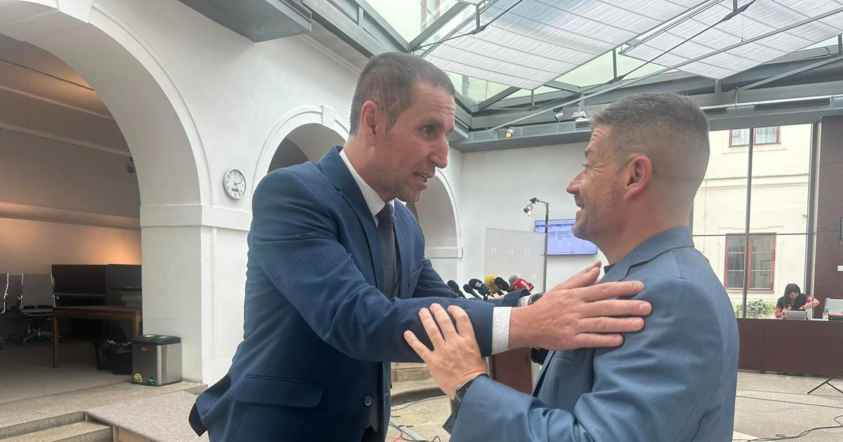 „Láskyplné“ popichování kvůli fotbalu mezi poslanci. Páťo, chceš tady Čínu, slyšel Nacher