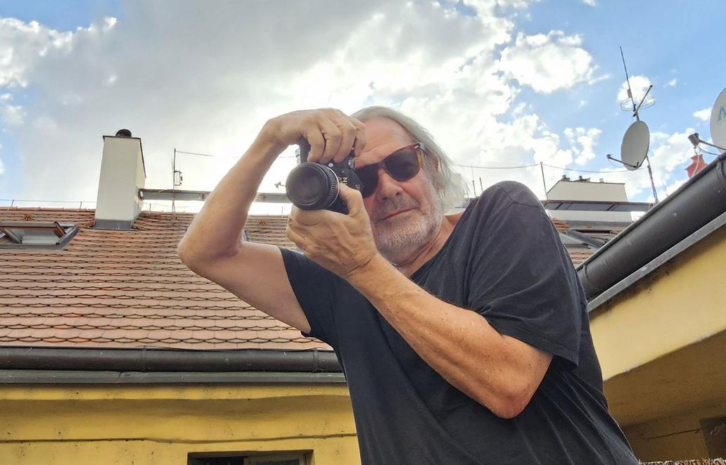 Fotograf Pavel Mára oslaví v roce 2026 své 75. narozeniny.