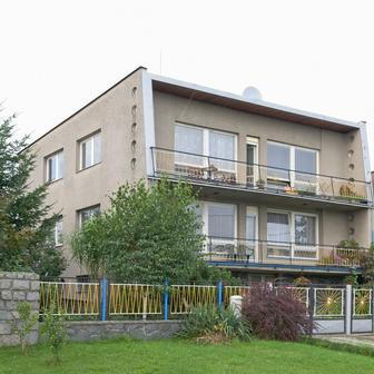 První dva domy ale vyrostly v nedalekém Rapotíně. Jeden stál v ulici Osvobození, druhý u Koupaliště. 