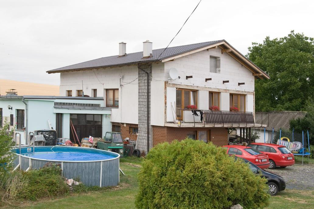 Vlastivědné muzeum v Šumperku uvádí, že v 60. až 80. letech bylo podle Vaňkova projektu postaveno minimálně 4000 domů. 