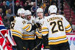 Radost hokejistů Bostonu (zleva Pavel Zacha a David Pastrňák)