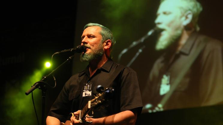 Frontman kapely Divokej Bill Václav „Venca“ Bláha během koncertu v pražské Lucerně v dubnu 2014.