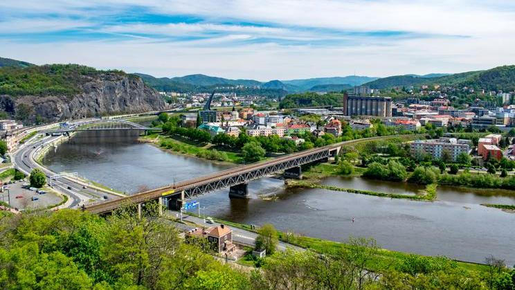 A,Panorama,Of,?st?,Nad,Labem,(czechia),With,The,Hills