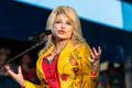 Dolly Parton během koncertu na newyorském Rhode Island 27. července 2019.