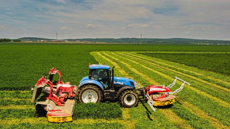 Zemědělský podnik Bonagro, Blažovice, žací stroj, New Holland t7-270, sekací lišty, optický senzor Sensosafe, ochrana přírody, pole