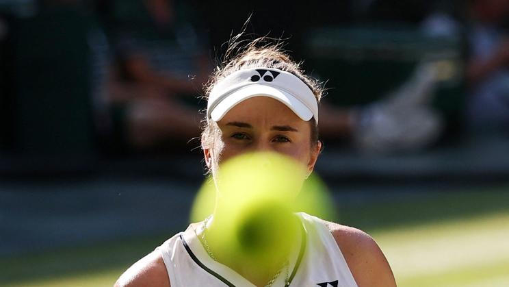 Linda Nosková ve finále Wimbledonu 2026 s Karolínou Muchovou