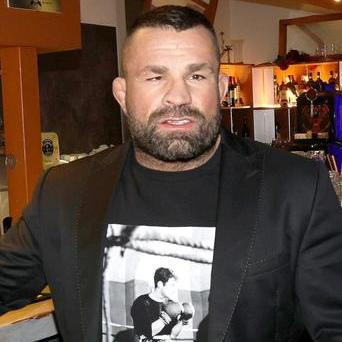 Karlos Vémola
