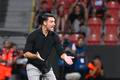 Albert Riera, kouč CZ Bělehrad, se při utkání v Plzni nestačil divit.