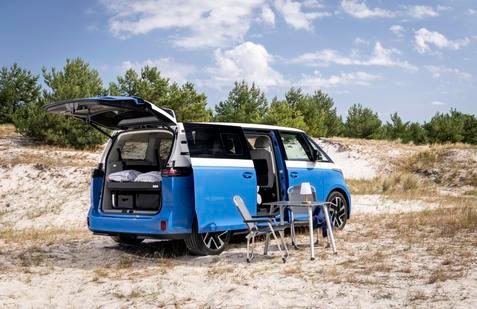 Volkswagen představil první elektrickou Californii.