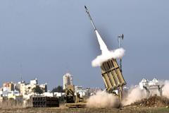  Systém izraelské protivzdušné obrany Iron Dome odpaluje raketu.