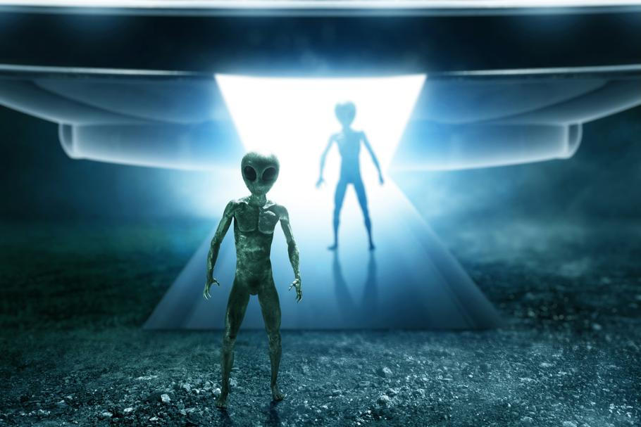 Aliens,Creature,Landing,On,Earth